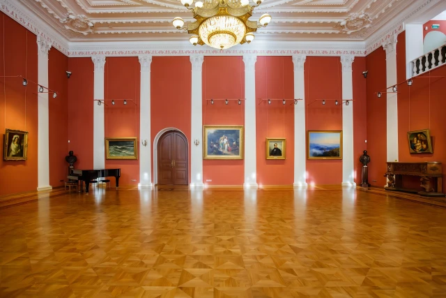 Экспозиции: «Русское искусство XVIII-XX вв», «Искусство 1910-1960 гг.»